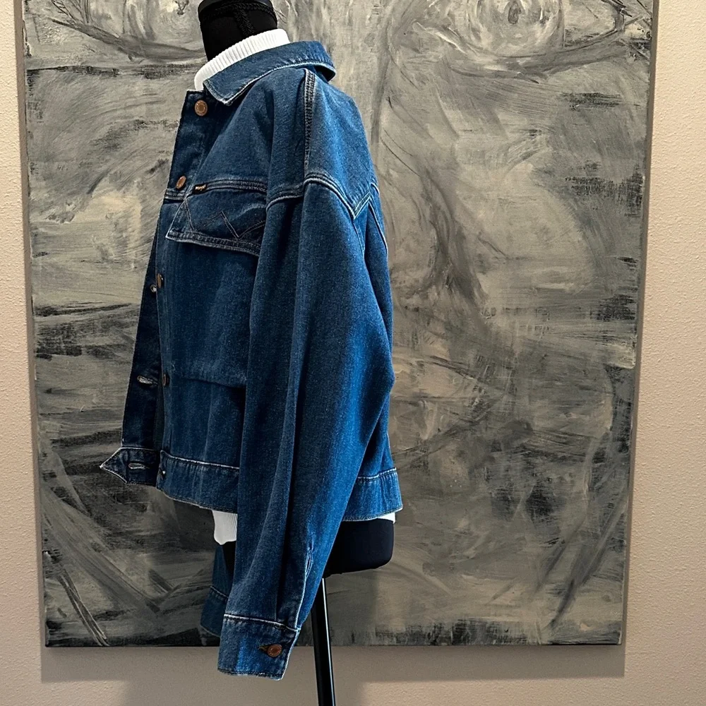 Vintage-Style Wrangler Cropped Denim Jacket size Large but also fits Medium - Picture 8 of 8